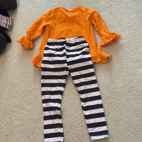 Girl’s Thanksgiving Outfit - Picture 2 of 2